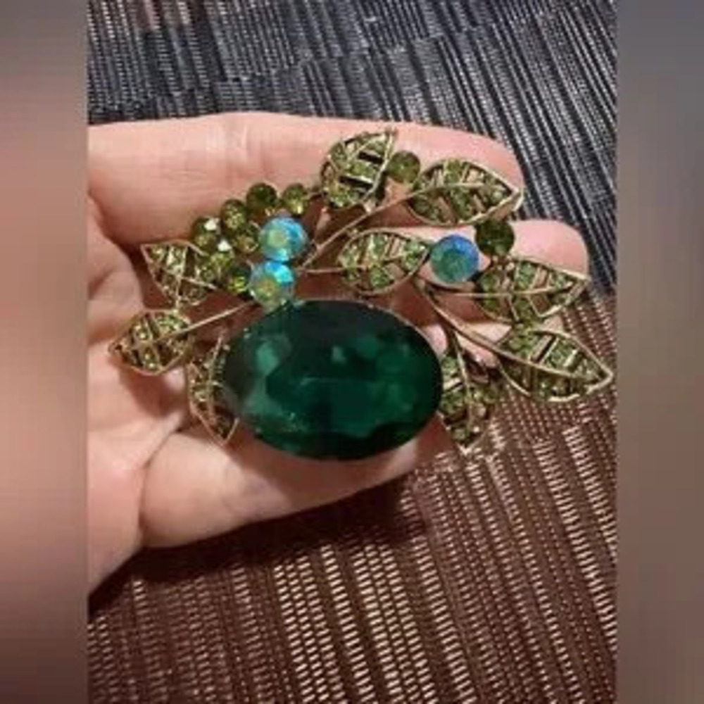 Big Rhinestone Leaves Green Brooch - Picture 3 of 3